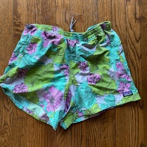 Women’s Patagonia Baggies shorts!